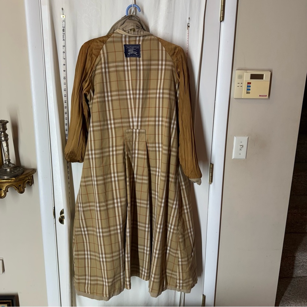 Vintage Women's Burberrys Trench Coat - Picture 10 of 16